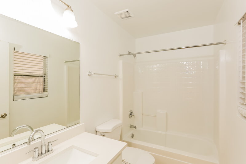 1,795/Mo, 13301 N 123rd Ln El Mirage, AZ 85335 Main Bathroom View