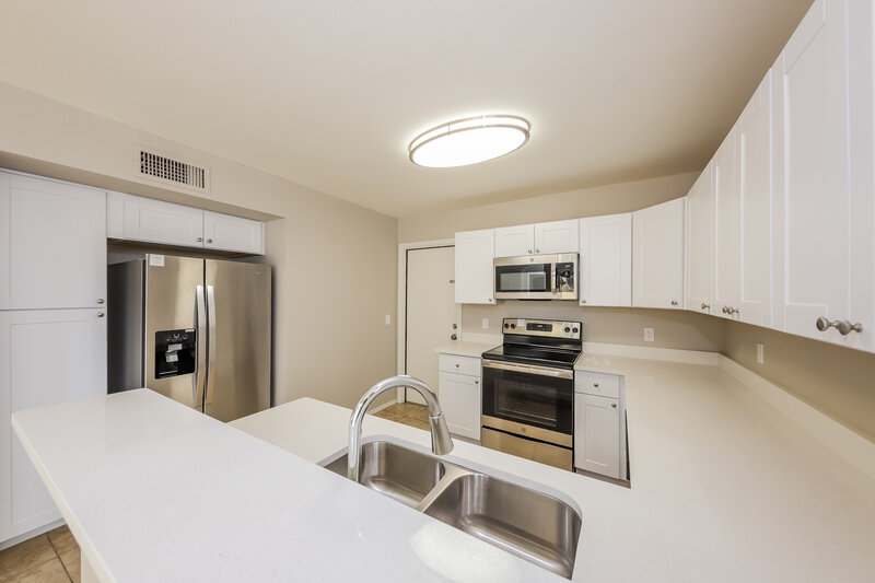 2,080/Mo, 18246 N 87th Dr Peoria, AZ 85382 Kitchen View 2