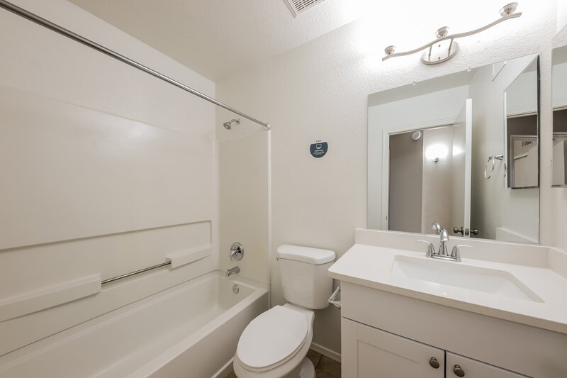2,080/Mo, 18246 N 87th Dr Peoria, AZ 85382 Bathroom View