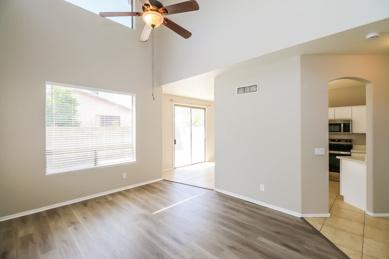 2,065/Mo, 2156 N 30th St Mesa, AZ 85213 Living Room View