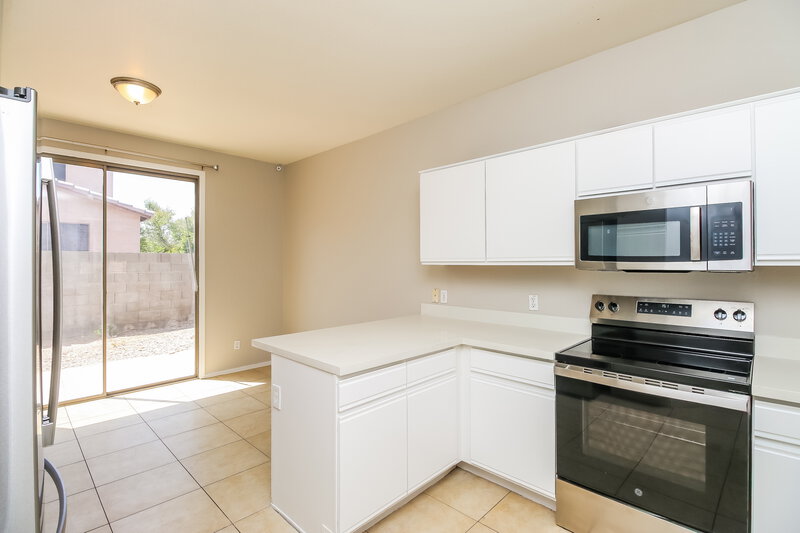 2,065/Mo, 2156 N 30th St Mesa, AZ 85213 Kitchen View 2