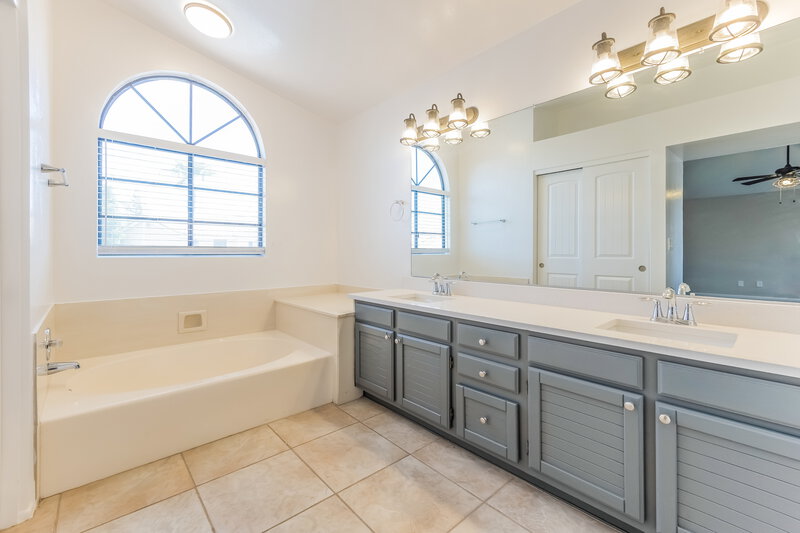 3,320/Mo, 25 W Gary Ave Gilbert, AZ 85233 Main Bathroom View