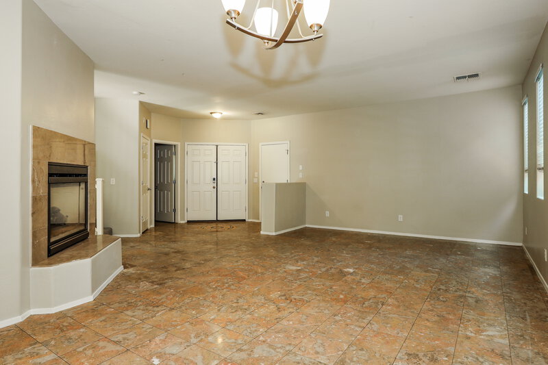 2,295/Mo, 1303 E Julian Dr Gilbert, AZ 85295 Dining Room View 2