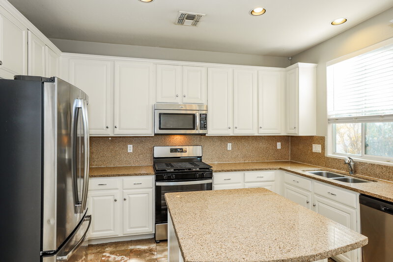 2,295/Mo, 1303 E Julian Dr Gilbert, AZ 85295 Kitchen View 2