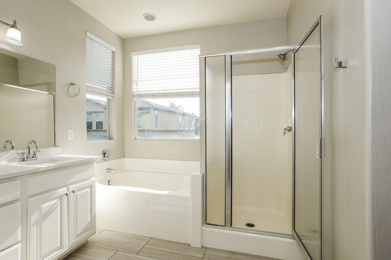 2,295/Mo, 1303 E Julian Dr Gilbert, AZ 85295 Main Bathroom View