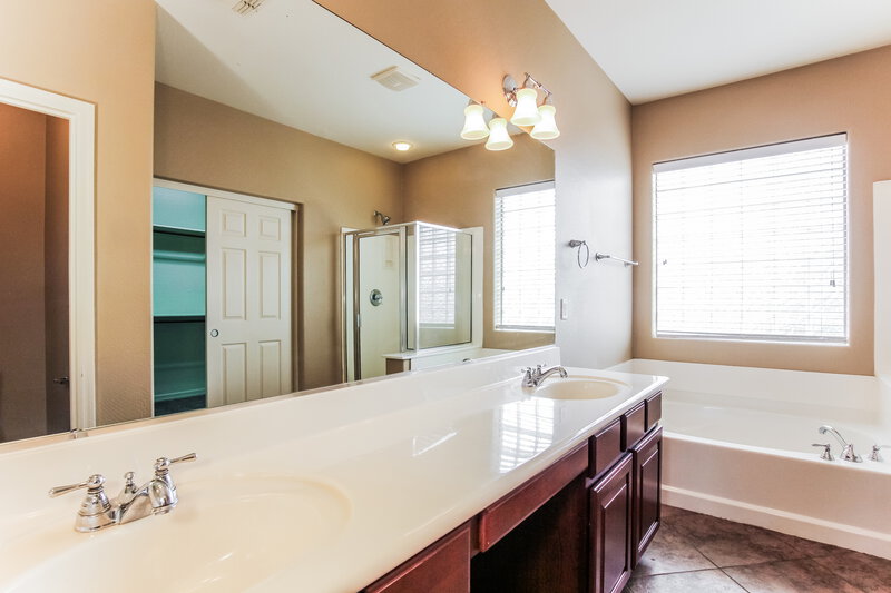 3,190/Mo, 4261 N 157th Ave Goodyear, AZ 85395 Main Bathroom View