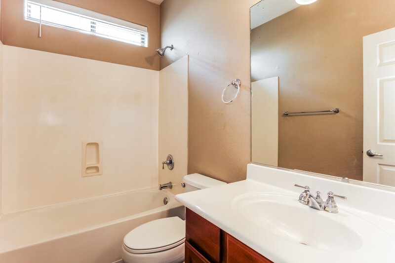 3,190/Mo, 4261 N 157th Ave Goodyear, AZ 85395 Bathroom View