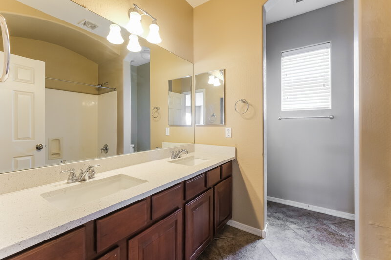 3,155/Mo, 4261 N 157th Ave Goodyear, AZ 85395 Bathroom View