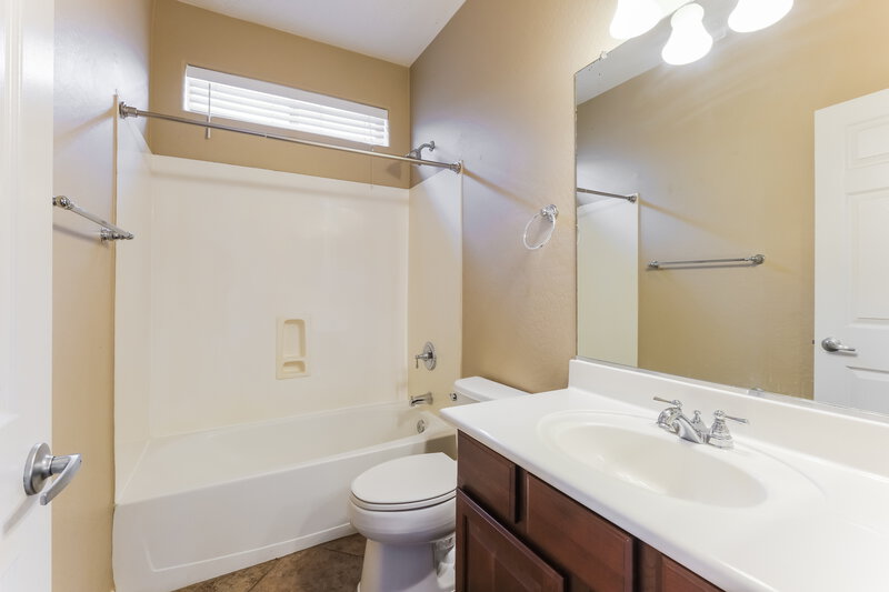 3,155/Mo, 4261 N 157th Ave Goodyear, AZ 85395 Bathroom View 2