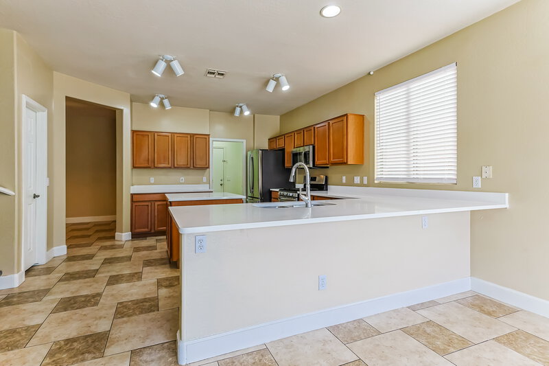 2,750/Mo, 4105 E Redfield Ave Gilbert, AZ 85234 Kitchen View
