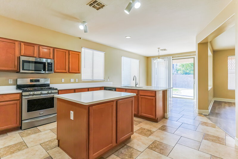 2,750/Mo, 4105 E Redfield Ave Gilbert, AZ 85234 Kitchen View 2