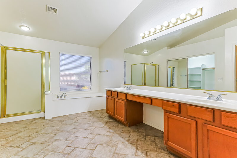 2,750/Mo, 4105 E Redfield Ave Gilbert, AZ 85234 Main Bathroom View