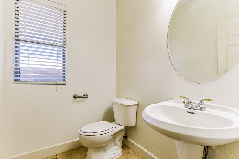 2,750/Mo, 4105 E Redfield Ave Gilbert, AZ 85234 Bathroom View 2