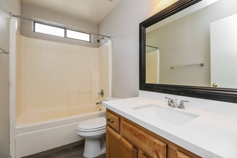 1,725/Mo, 13402 W Watson Ln Surprise, AZ 85379 Bathroom View