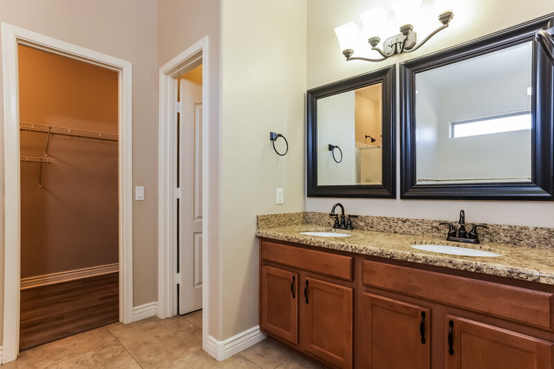 2,915/Mo, 41231 N Ericson Ln Anthem, AZ 85086 Main Bathroom View