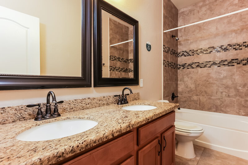 2,915/Mo, 41231 N Ericson Ln Anthem, AZ 85086 Main Bathroom View 2