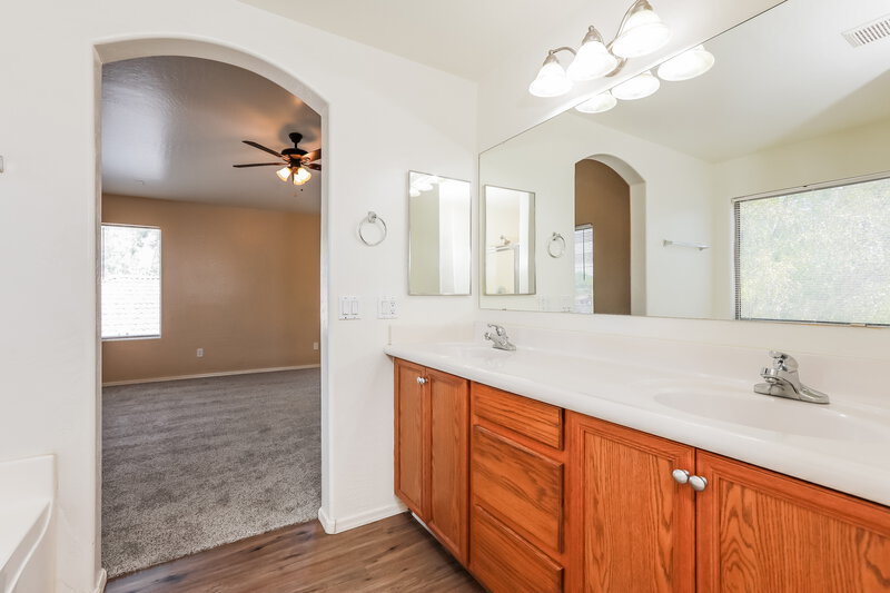 2,670/Mo, 4332 S Ponderosa Dr Gilbert, AZ 85297 Main Bathroom View 2