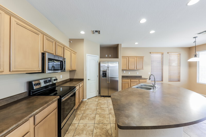 2,385/Mo, 10574 W Salter Dr Peoria, AZ 85382 Kitchen View
