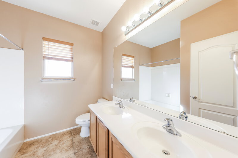 2,385/Mo, 10574 W Salter Dr Peoria, AZ 85382 Bathroom View