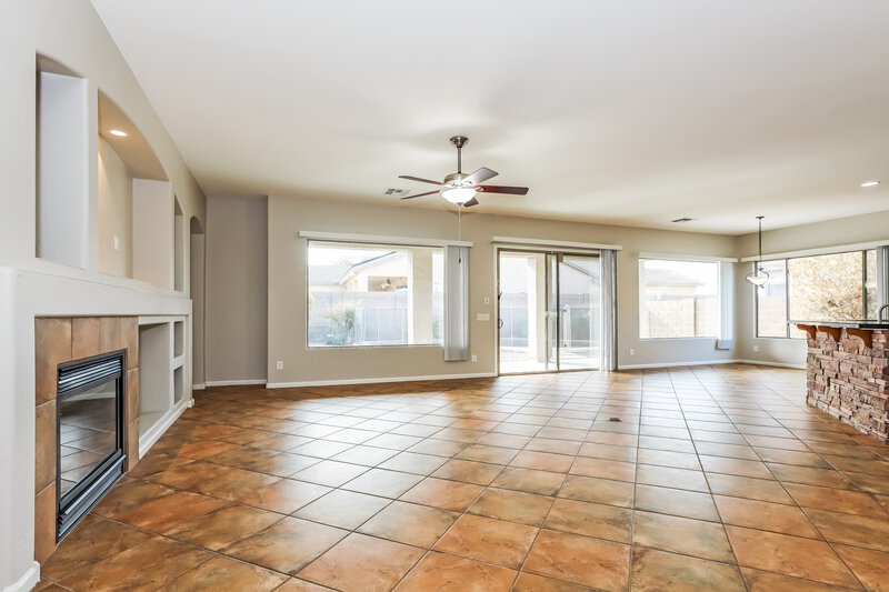 3,050/Mo, 3927 E Dubois Ave Gilbert, AZ 85298 Living Room View 2
