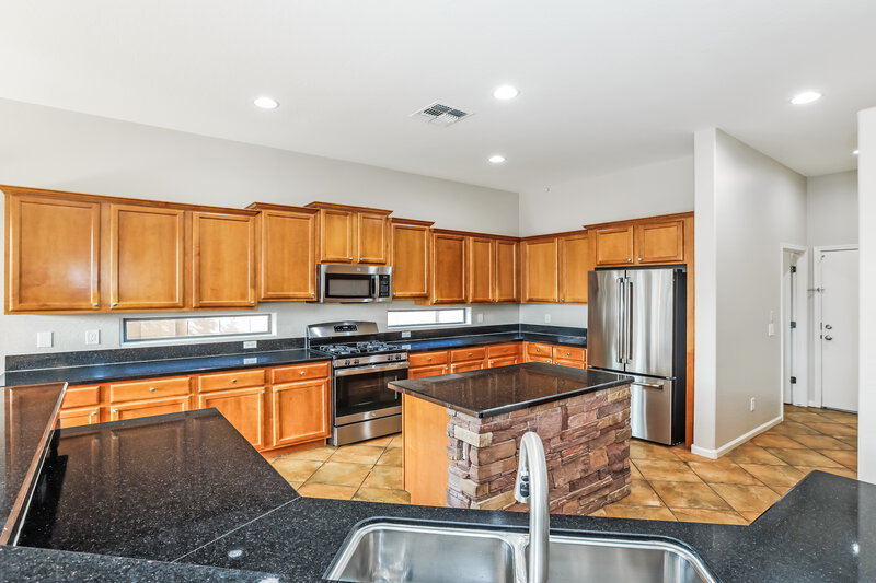 3,050/Mo, 3927 E Dubois Ave Gilbert, AZ 85298 Kitchen View 2