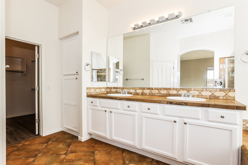 3,050/Mo, 3927 E Dubois Ave Gilbert, AZ 85298 Main Bathroom View