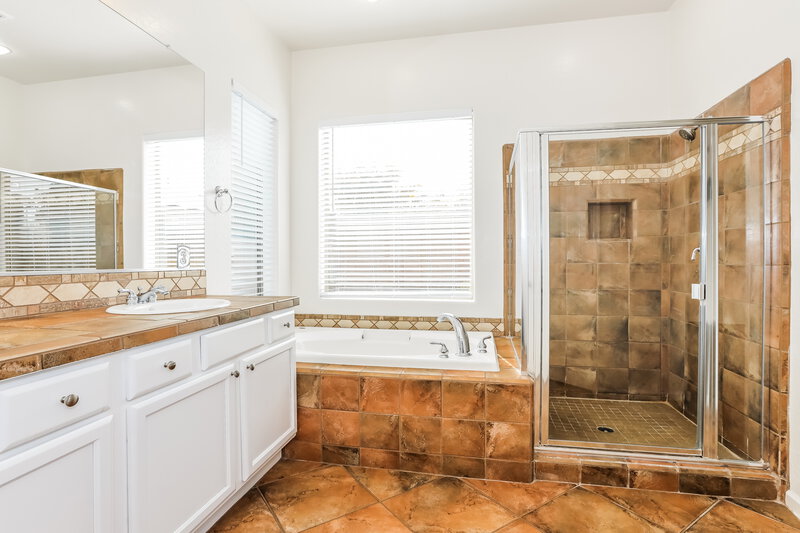 3,050/Mo, 3927 E Dubois Ave Gilbert, AZ 85298 Main Bathroom View 2