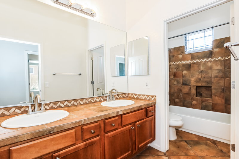 3,050/Mo, 3927 E Dubois Ave Gilbert, AZ 85298 Bathroom View 2