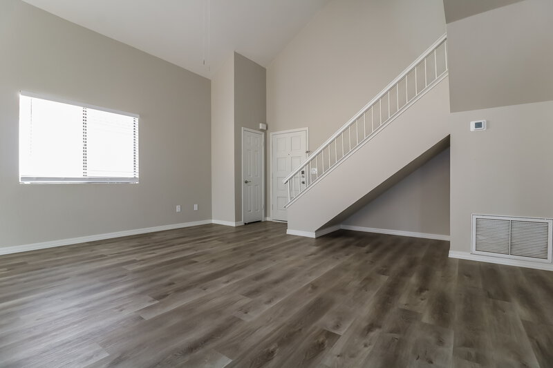 2,320/Mo, 19412 N 76th Ave Glendale, AZ 85308 Living Room View