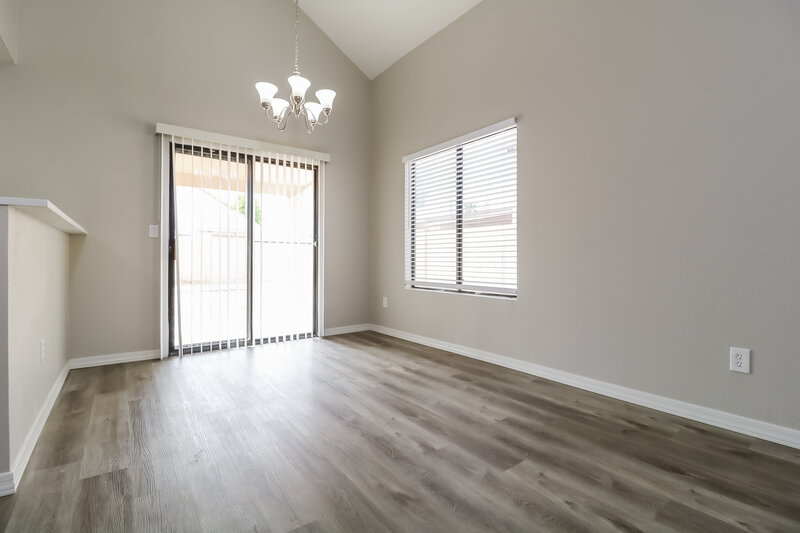 2,320/Mo, 19412 N 76th Ave Glendale, AZ 85308 Dining Room View