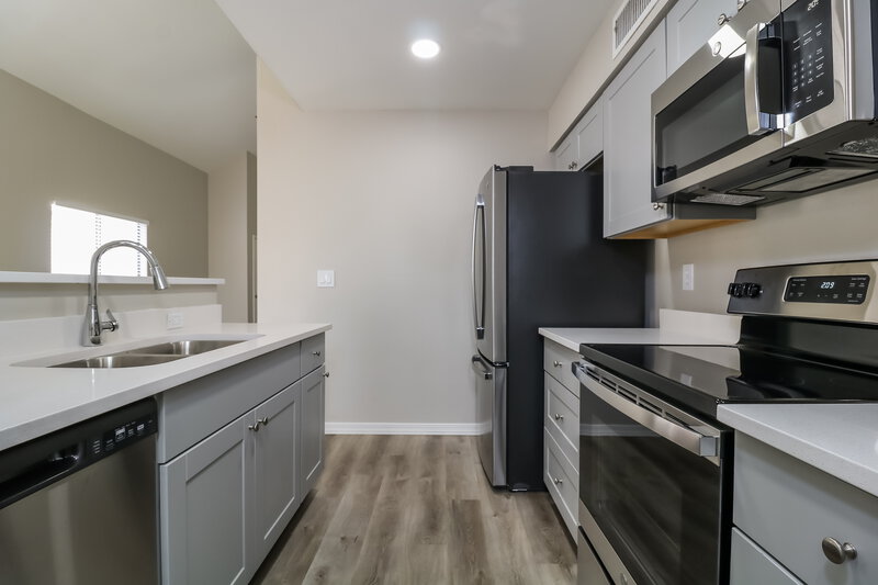 2,320/Mo, 19412 N 76th Ave Glendale, AZ 85308 Kitchen View