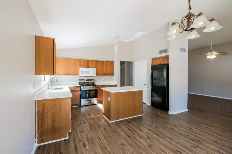 2,175/Mo, 10870 W Royal Palm Rd Peoria, AZ 85345 Kitchen View