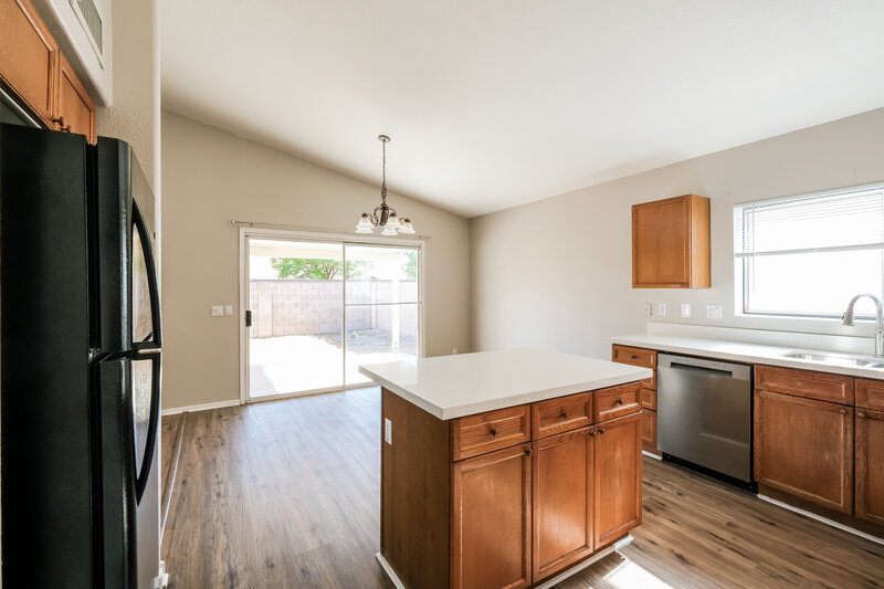 2,175/Mo, 10870 W Royal Palm Rd Peoria, AZ 85345 Kitchen View 3
