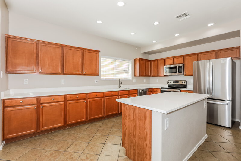 2,495/Mo, 8461 E Lindner Ave Mesa, AZ 85209 Kitchen View 2