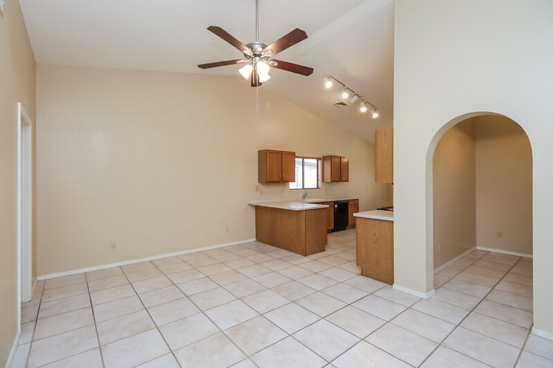 2,495/Mo, 443 E Melody Ln Gilbert, AZ 85234 Family Room View 2