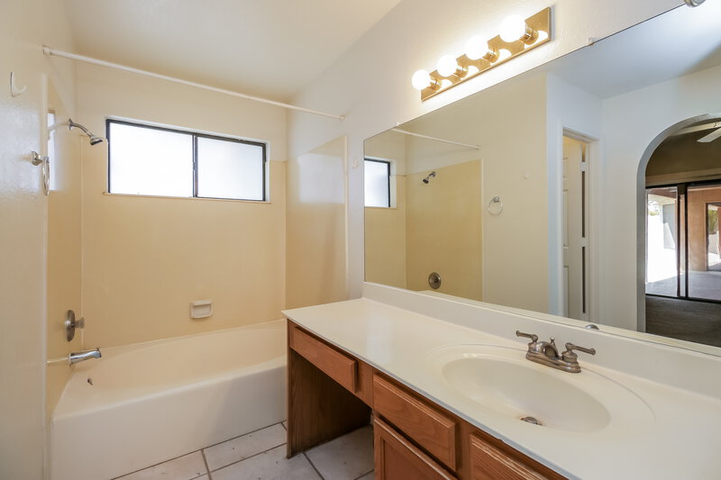 2,495/Mo, 443 E Melody Ln Gilbert, AZ 85234 Main Bathroom View