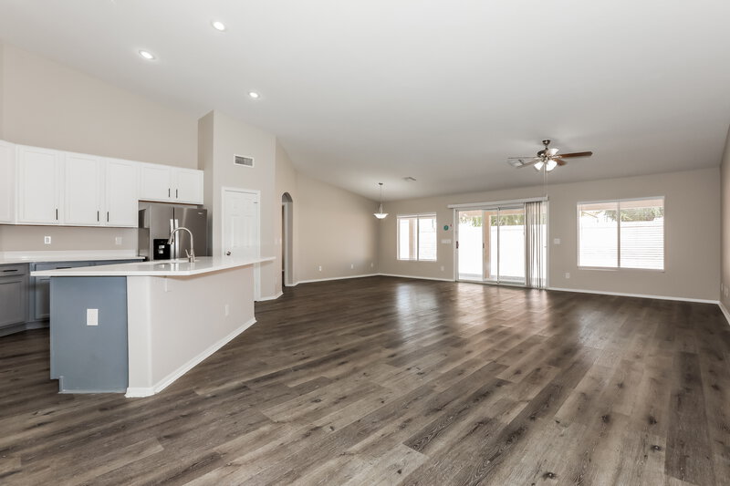 2,855/Mo, 10406 E Dolphin Ave Mesa, AZ 85208 Living Room View 2