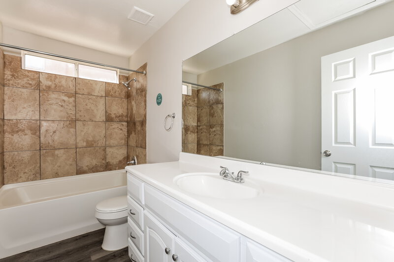 2,855/Mo, 10406 E Dolphin Ave Mesa, AZ 85208 Bathroom View