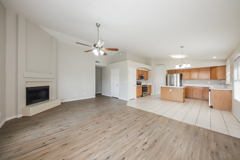 2,110/Mo, 8977 W Tierra Buena Ln Peoria, AZ 85382 Family Room View 2