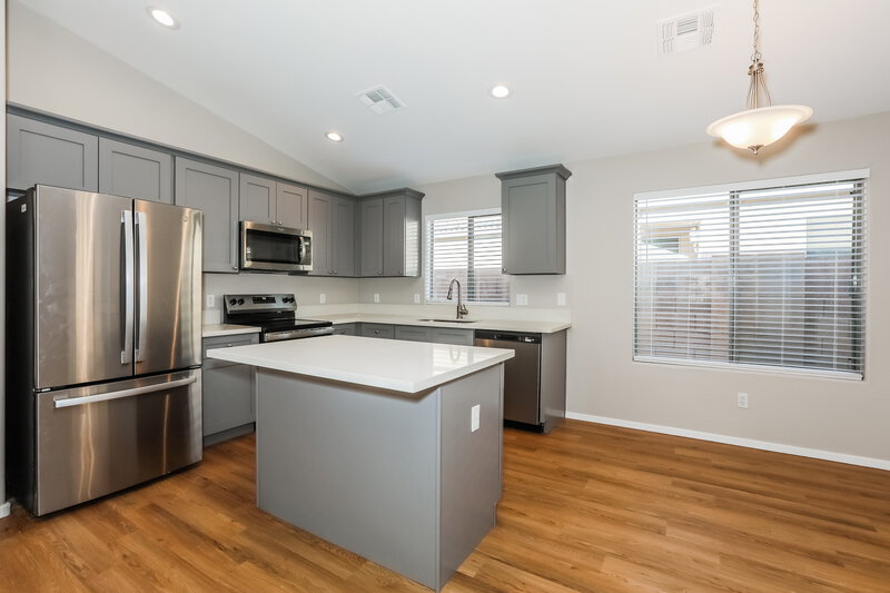 2,115/Mo, 3756 W Yellow Peak Dr San Tan Valley, AZ 85144 Kitchen View