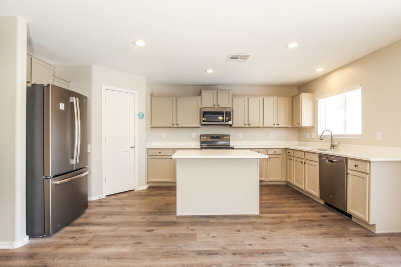 2,315/Mo, 11573 W Vogel Ave Youngtown, AZ 85363 Kitchen View
