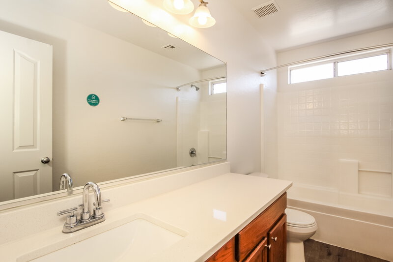 2,315/Mo, 11573 W Vogel Ave Youngtown, AZ 85363 Main Bathroom View