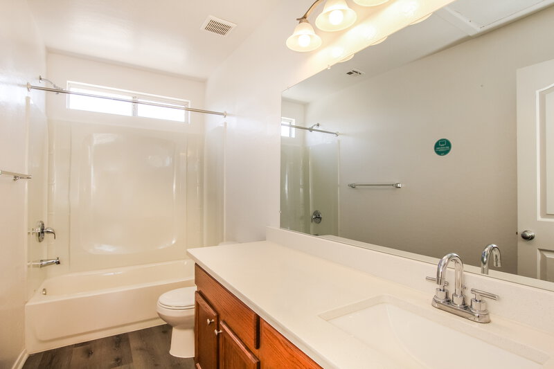 2,315/Mo, 11573 W Vogel Ave Youngtown, AZ 85363 Bathroom View