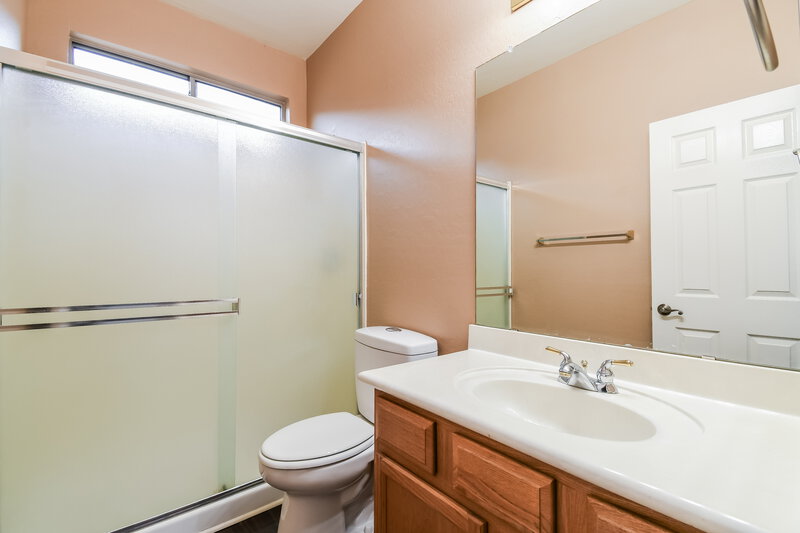 2,815/Mo, 10047 E Lakeview Ave Mesa, AZ 85209 Bathroom View