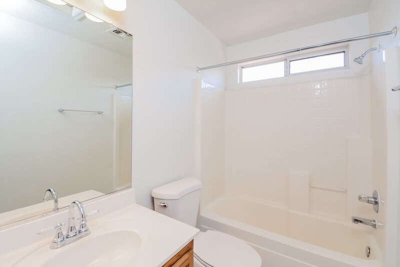 1,780/Mo, 12805 N 121st Dr El Mirage, AZ 85335 Bathroom View