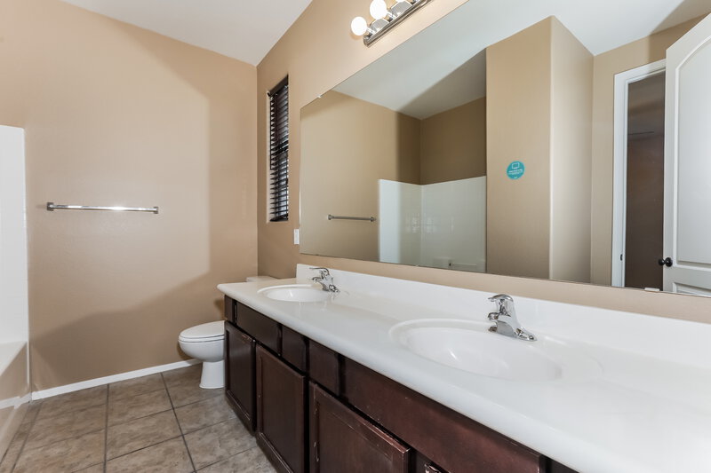 2,915/Mo, 4128 E Desert Sands Pl Chandler, AZ 85249 Bathroom View