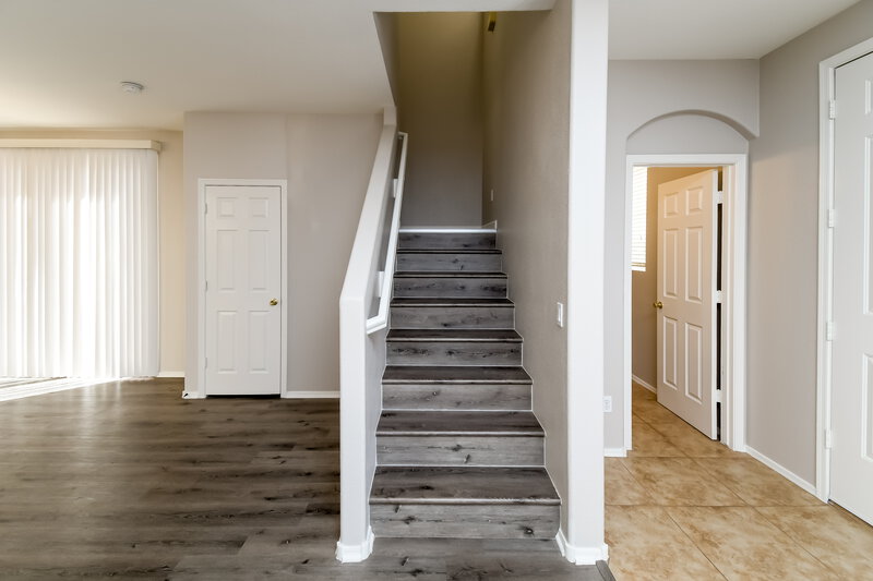 2,040/Mo, 9042 E Garnet Ave Mesa, AZ 85209 Foyer View