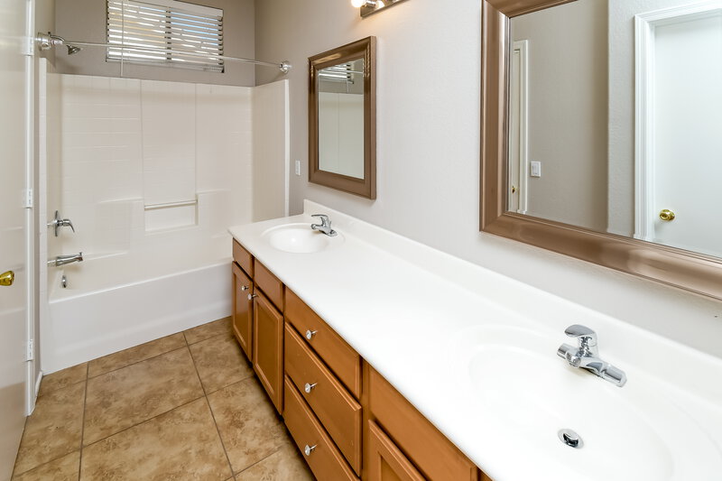 2,040/Mo, 9042 E Garnet Ave Mesa, AZ 85209 Main Bathroom View