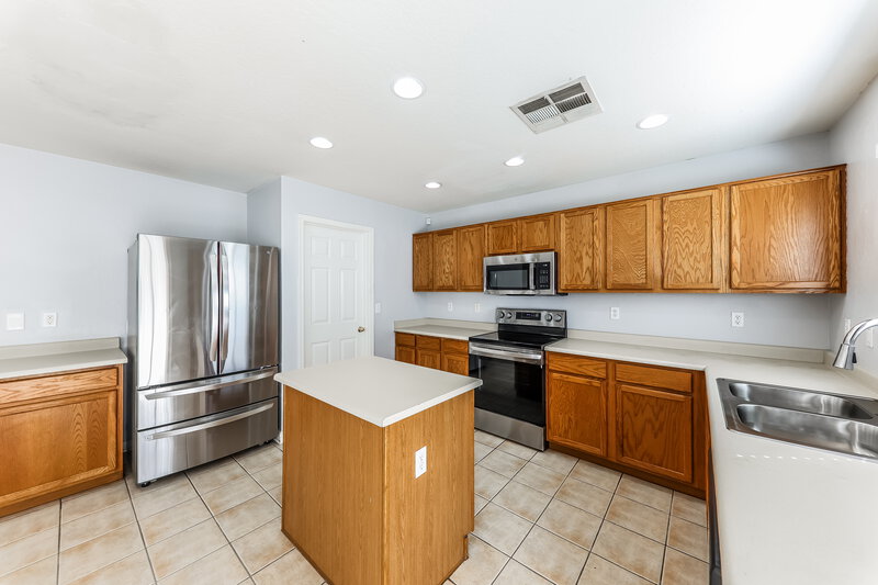 1,940/Mo, 16809 W Central St Surprise, AZ 85388 Kitchen View