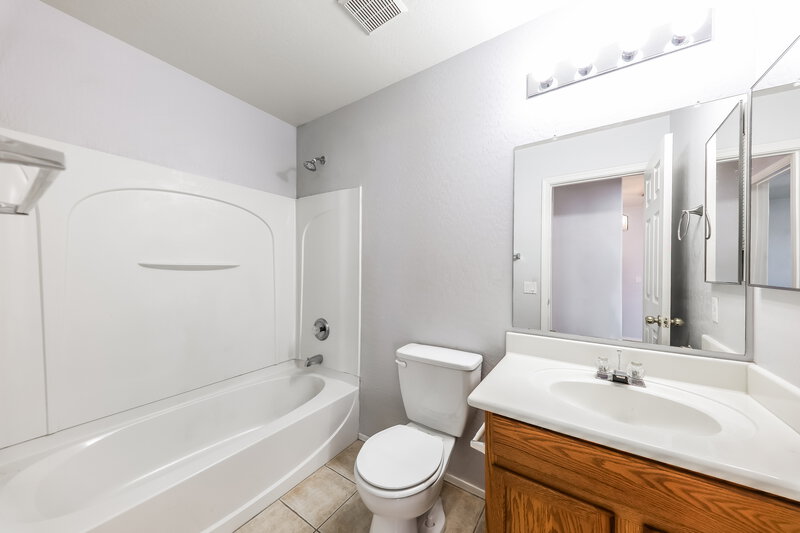 1,940/Mo, 16809 W Central St Surprise, AZ 85388 Bathroom View